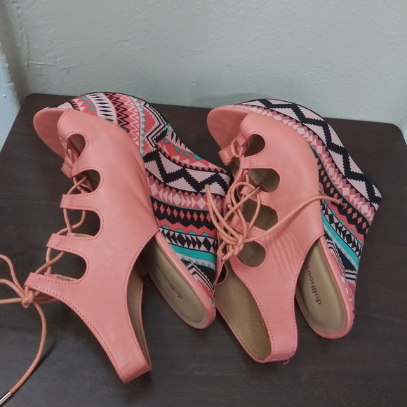 Dollhouse Peep Toe Platform Wedges - Picture 4 of 6